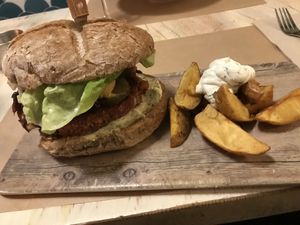 Queen burger 🥺🥺🥺 at VIVA in Madrid