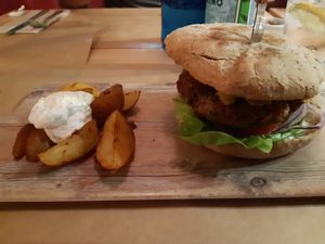 Delicious burger at VIVA in Madrid