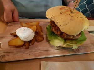 Delicious burger at VIVA in Madrid