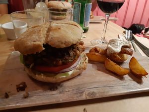 Delicious burger at VIVA in Madrid