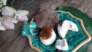 Vegan cheese, and gluten free crackers at Puerta de Jade in Alajuela