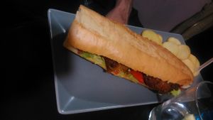 Vegan oat burguer with tomato, lettuce and guacamole at Pentagrama in Cerdanyola Del Valles