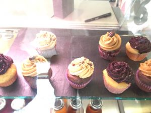 mini cupcakes at Veganopolis Cafe in Lausanne