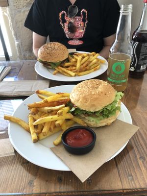 V-cheeze burger and Ephémére burger at Veganopolis Cafe in Lausanne