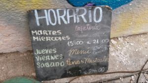 Opening hours at La Chuchoca in Valparaiso