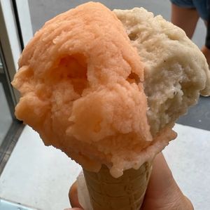 Melon and anima nera  at Ciacco Gelato Senz'altro in Milan
