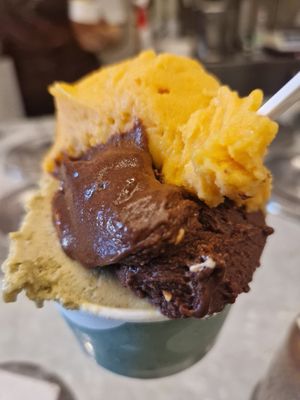 Pistachio, gianduja and apricot, all equally 😋 delicious at Ciacco Gelato Senz'altro in Milan