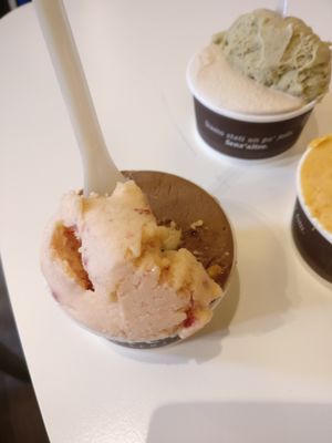 Delicious, vegan items clearly labeled. at Ciacco Gelato Senz'altro in Milan