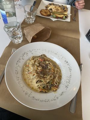 Rice noodles with veggies and creamy curry sauce   at Sanus in Fuerteventura