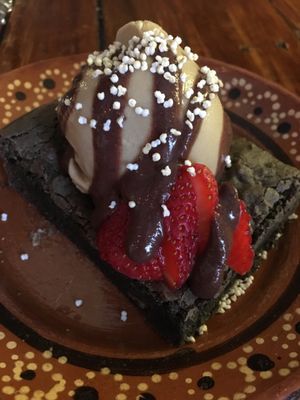 Brownie con helado de caramelo  at La Colmena in San Andres Cholula