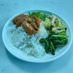 Steamed veg, rice and chicken at Thien Phu in Hue