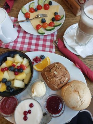 Vegan & Glücklich Frühstück at Schweizer Milchhauschen in Bad Nauheim
