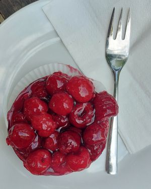 Himbeertörtchen at Schweizer Milchhauschen in Bad Nauheim