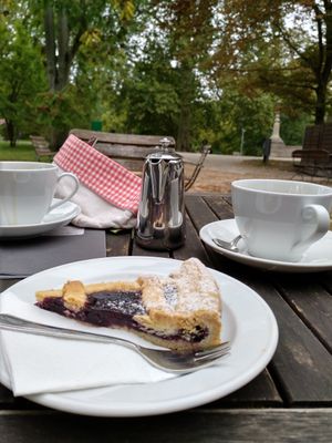Linzer Schnitte at Schweizer Milchhauschen in Bad Nauheim