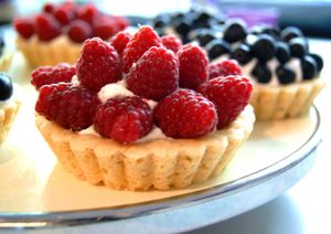 Himbeer Törtchen mit Yogurtsahne at Velicious in Berlin