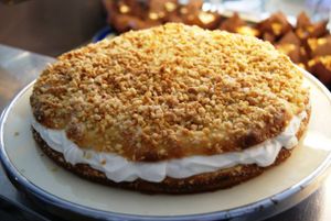 veganer Bienenstich at Velicious in Berlin