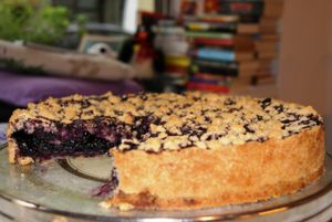 vegan Bluebeery Cake with crumbles at Velicious in Berlin