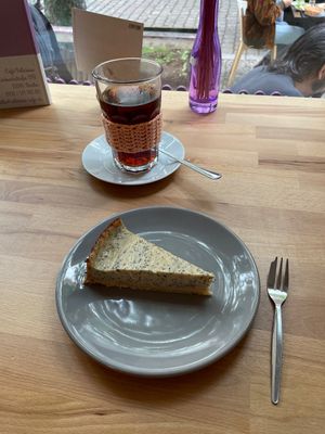 Kuchen und Tee at Velicious in Berlin