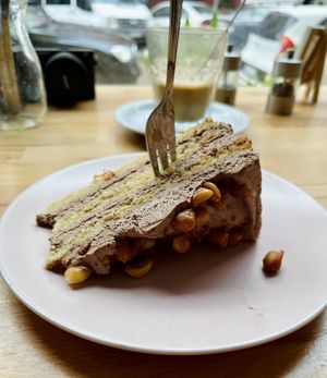 Ein Stück Kuchen für 5,50€  at Velicious in Berlin