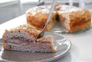 Hefekuchen mit Zimtmilchreis gefüllt 
Sojafrei  at Velicious in Berlin