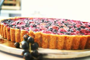 Colourful Berry tarte at Velicious in Berlin