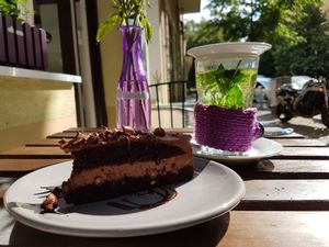 Chocolate and hazelnut cake with fresh mint tea at Velicious in Berlin
