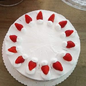 Strawberry cream cake at Velicious in Berlin