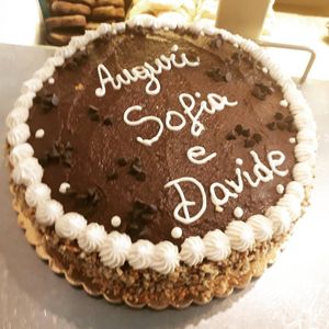 vegan sponge cake with ricotta filling, chocolate and hazelnuts at Giumella in Florence