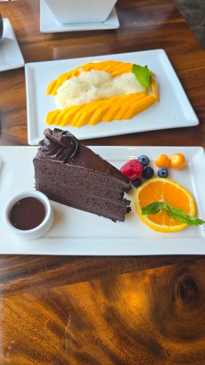 Chocolate cake and mango with sticky rice at H.O.P.E. in Studio City