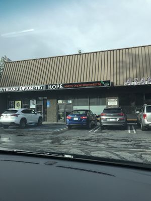 Outside - easy parking at H.O.P.E. in Studio City