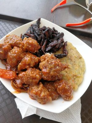 Large, 1890 Huf, 1 starch choice, 3 sides at 96 Zen Etterem in Budapest