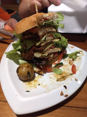 View of the inside of the complete burger at Amaranto in Guayaquil