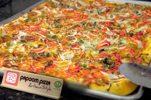 Pizza personal 4 pedazos
Pizza familiar 16 pedazos

Aderezos Disponibles
Aceitunas
Champiñones
Tocino
Choclo
Jalapeños
Piña 
Carve
Salchicha
Chorizo
Pimientos
Doble salsa
Doble queso at Papoom Pizza - Home Kitchen in Guayaquil