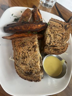 Reuben with sweet potato fries #Veganuary at Fruits & Roots in Stuart