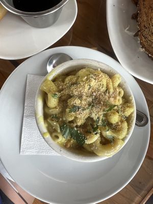 Mac-n-chz #Veganuary at Fruits & Roots in Stuart