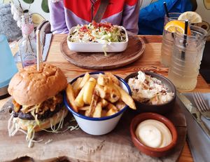 Alpenburger en kapselon at Bindicafe in Amersfoort