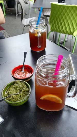 Ice tea and dips at Nanoosh in Berlin