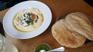 hummus & falafel plate at Nanoosh in Berlin