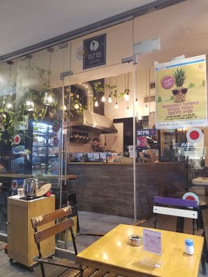 Inviting boardwalk atmosphere; ate outside at Market - Dizengoff in Tel Aviv