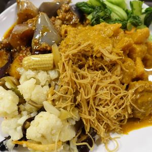bee hoon with 4 vege dishes at Five Insights Hall 五观食堂 in Central Singapore