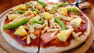 Hawaiian pizza at nomVnom Bistro - Clarke Quay in Central Singapore