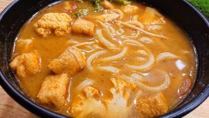 tom yam udon at nomVnom Bistro - Clarke Quay in Central Singapore