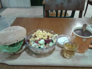 King Mushroom Head Burger ($8.90）
Nom Nom Salad ($3.90)
Cinnamon Cocoa (hot) ($4,90) at nomVnom Bistro - Clarke Quay in Central Singapore