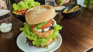Lion Sky Tower (burger) at nomVnom Bistro - Clarke Quay in Central Singapore