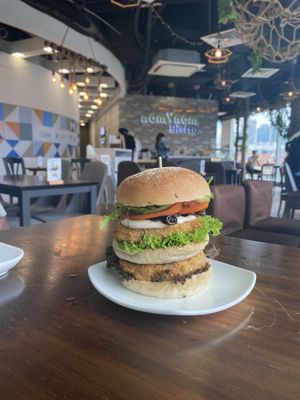 The burger was vv good and the pizza was alright. Felt a little expensive but i think its good if you are meeting with friends.  at nomVnom Bistro - Clarke Quay in Central Singapore