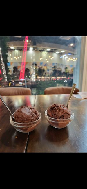 Chocolate ice cream at nomVnom Bistro - Clarke Quay in Central Singapore
