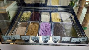 Vegan Ice-Cream at nomVnom Bistro - Clarke Quay in Central Singapore