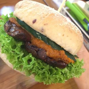 Satay tempeh burger at nomVnom Bistro - Clarke Quay in Central Singapore