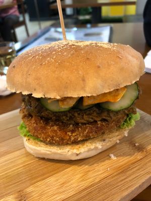 Toon rendang burger at nomVnom Bistro - Clarke Quay in Central Singapore