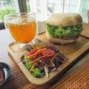 Burger meal at nomVnom Bistro - Clarke Quay in Central Singapore